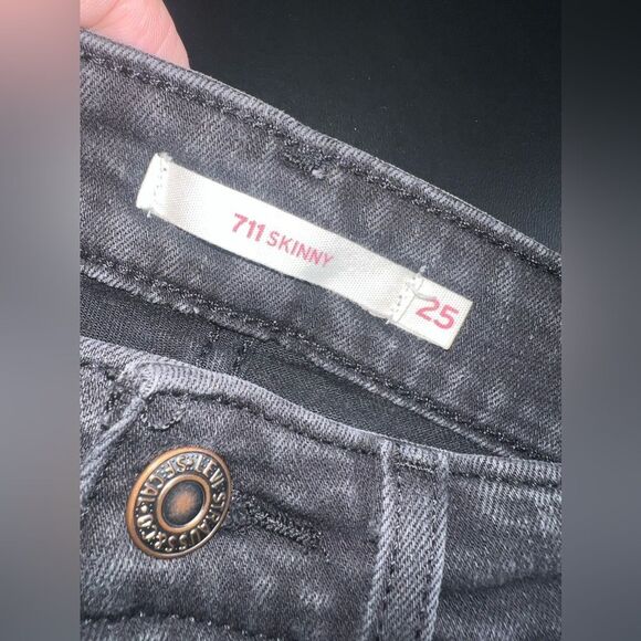 Levi’s Black 711 Skinny Ruffle Women’s Jeans Black/Dark Grey Wash Size 25 EUC - Picture 6 of 10